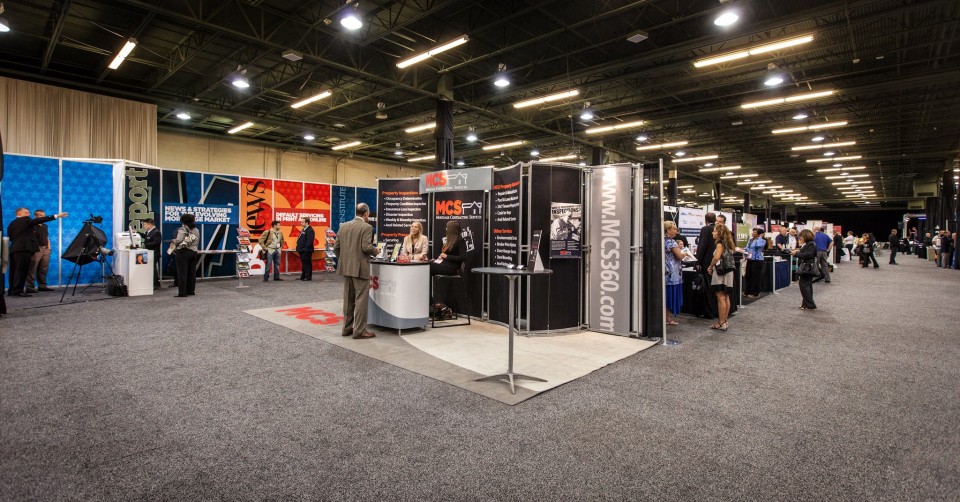 3 Things You Can Do with a Floating Sign at Your Next Trade Show